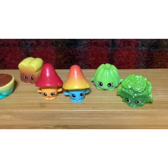 Shopkins Season Four 4 Large Lot Of 37 Figures Moose Toys Animated Food - Picture 7 of 11